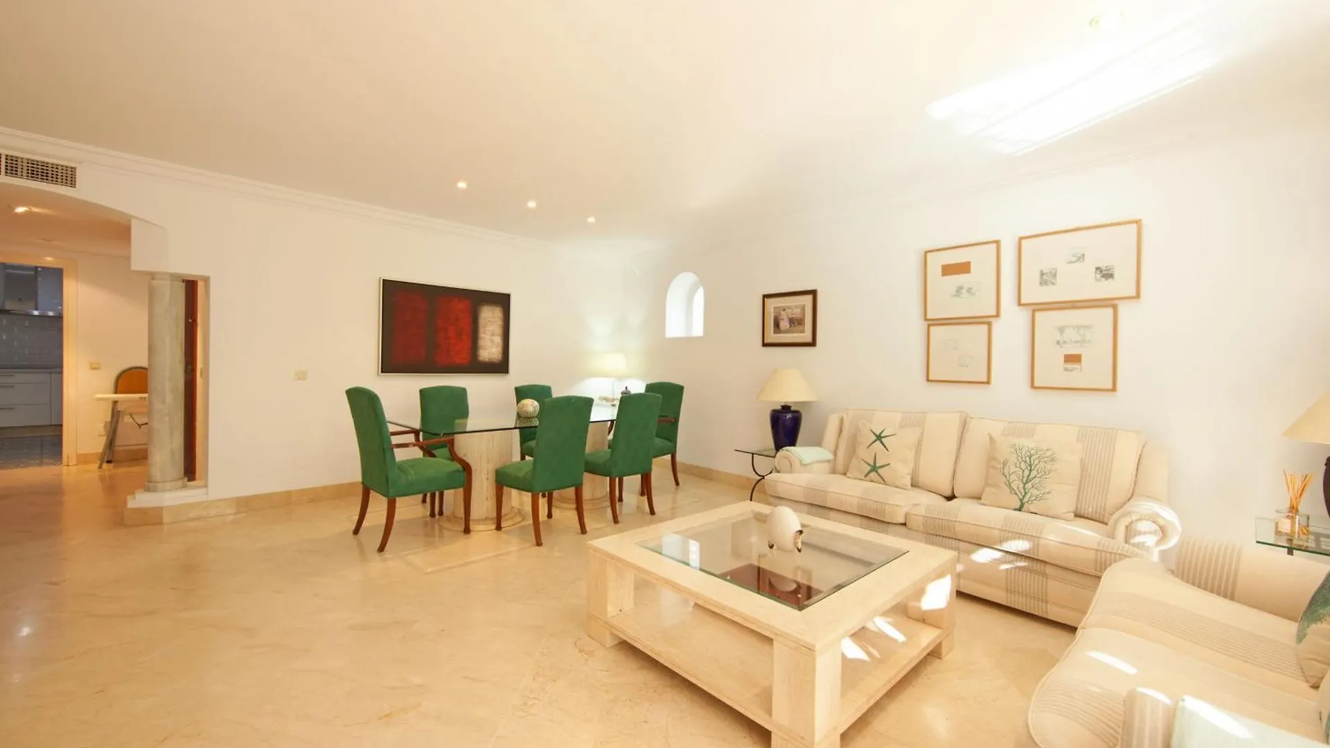White Pearl Beach J4 Marbella 0*,  Spanien