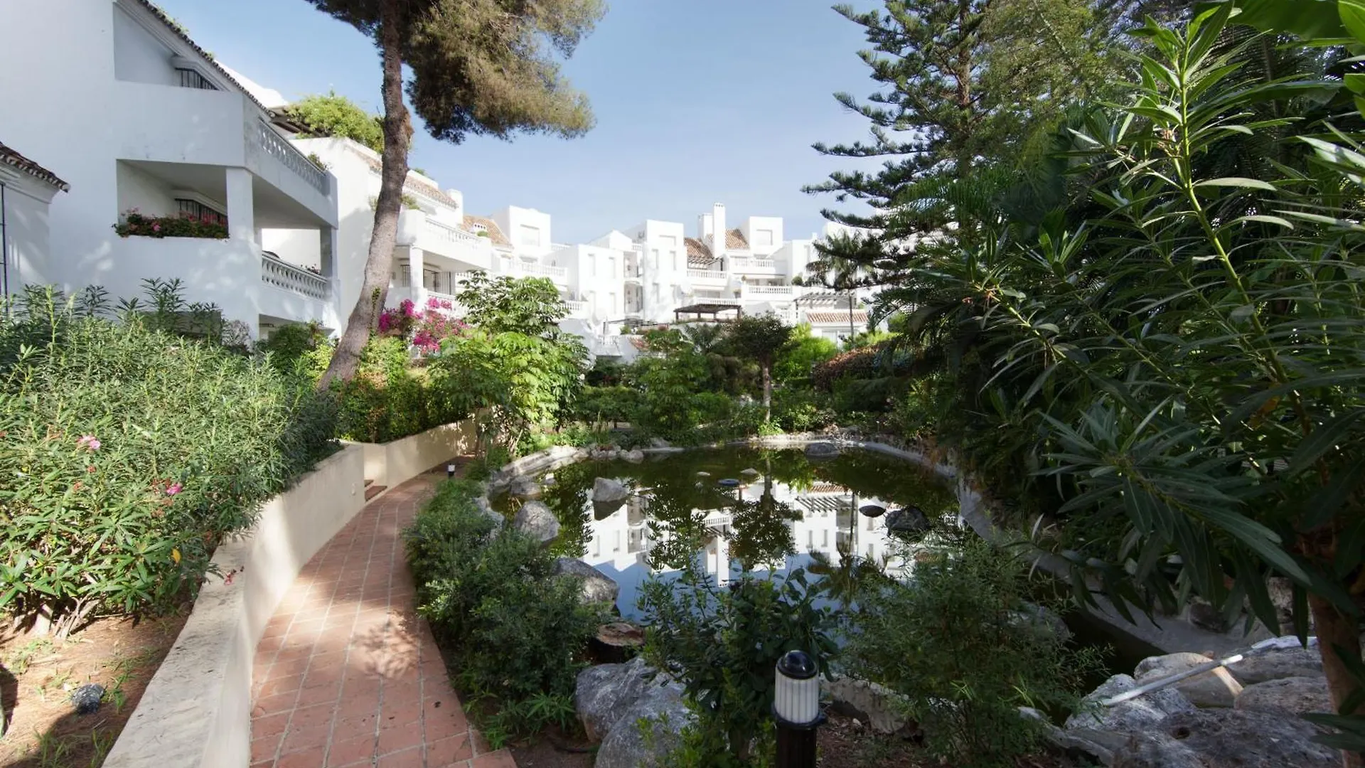 White Pearl Beach J4 Marbella Apartment