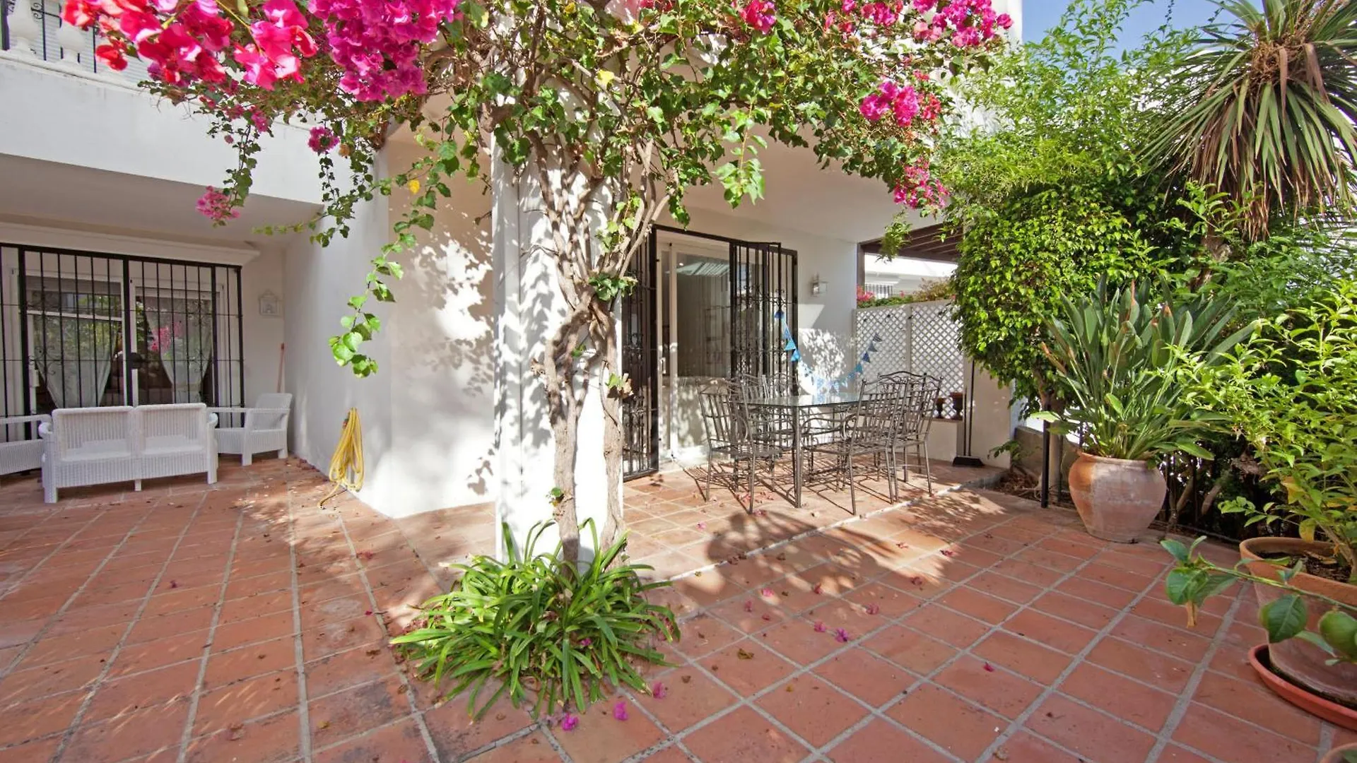 White Pearl Beach J4 Marbella