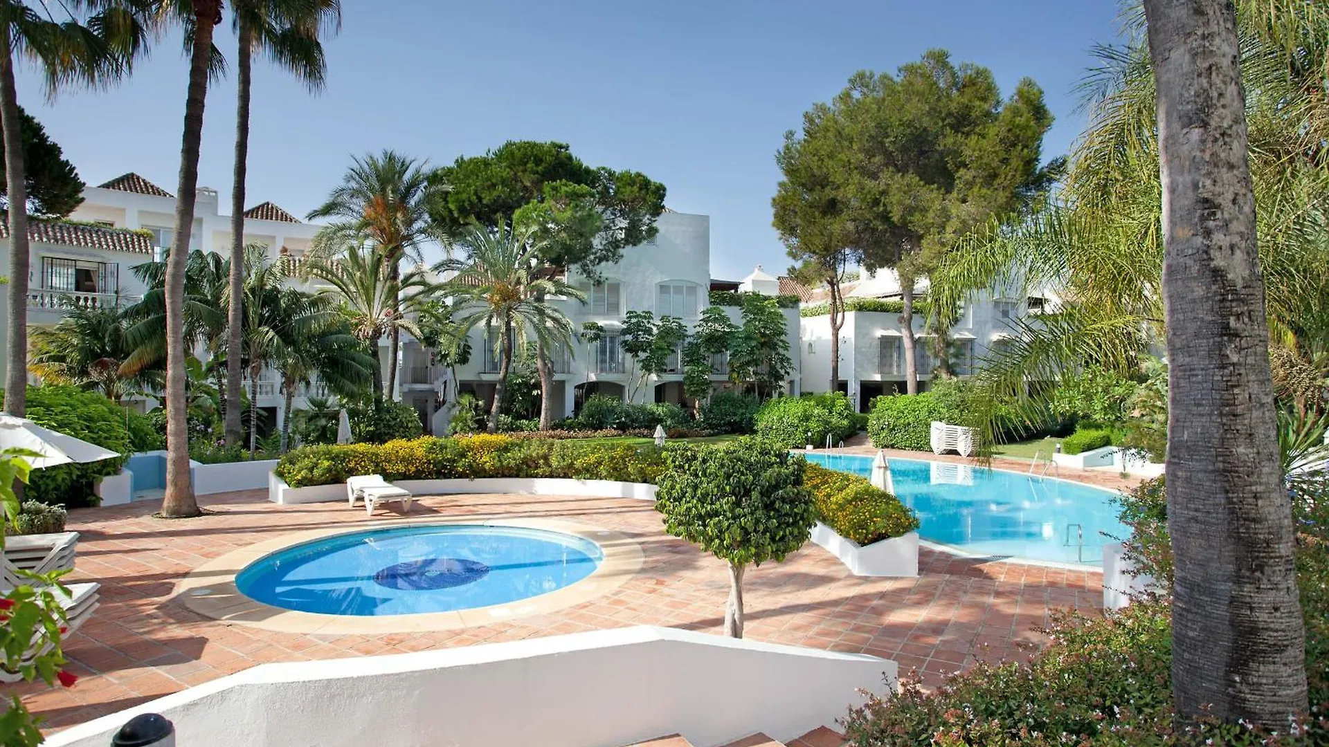 White Pearl Beach J4 Marbella 0*,